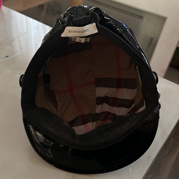 Black BURBERRY hat medium size with silver chain across the cap seminew - Picture 3 of 4